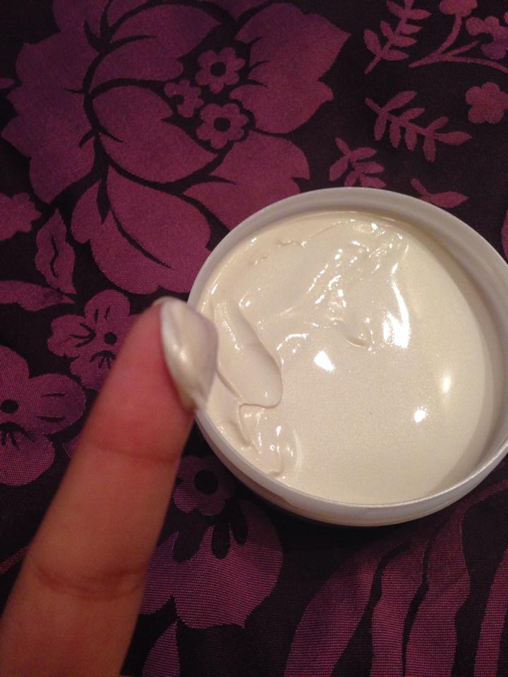 Review Of Bodyshop S Coconut Shimmer Body Butter Makeupgalaxy